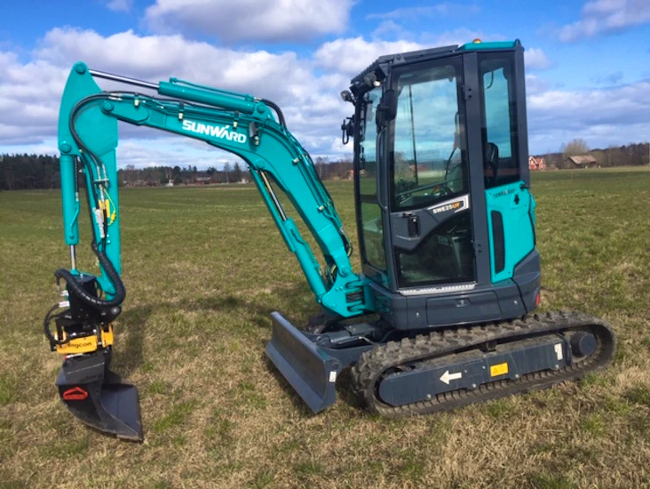 Minigrävare sunward swe 25fu uthyres