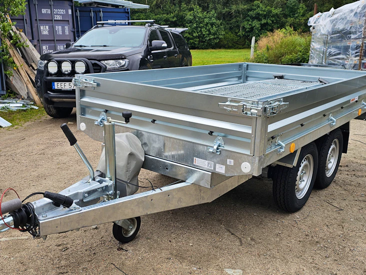 Tippsläp 2700 kg med eller utan galler
