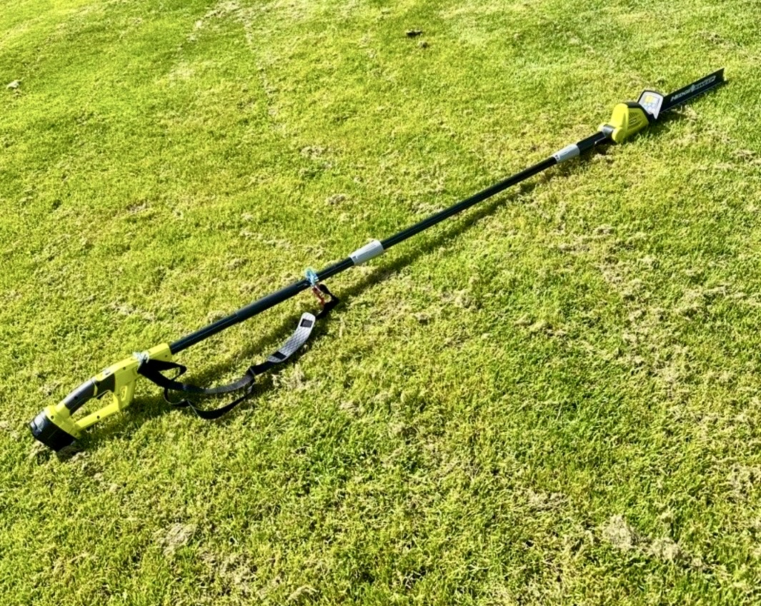 Ryobi häcksax med teleskopskaft och med batteri och batteriladdare 