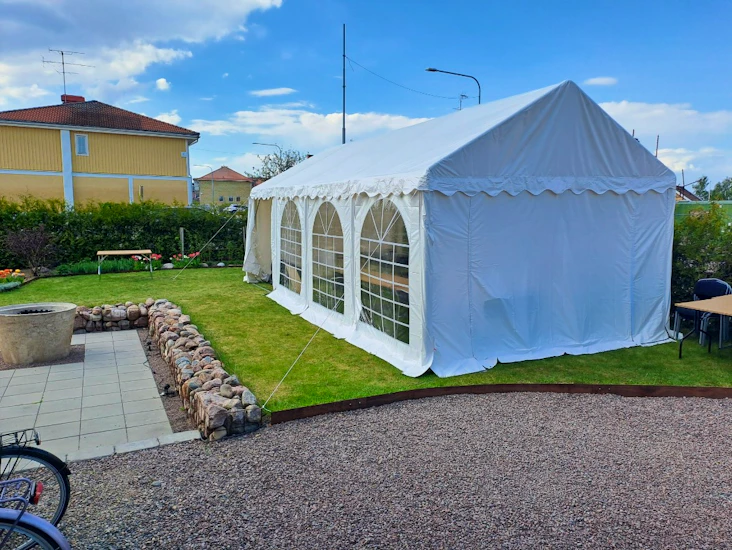 Rejält partytält 4 x 8 m