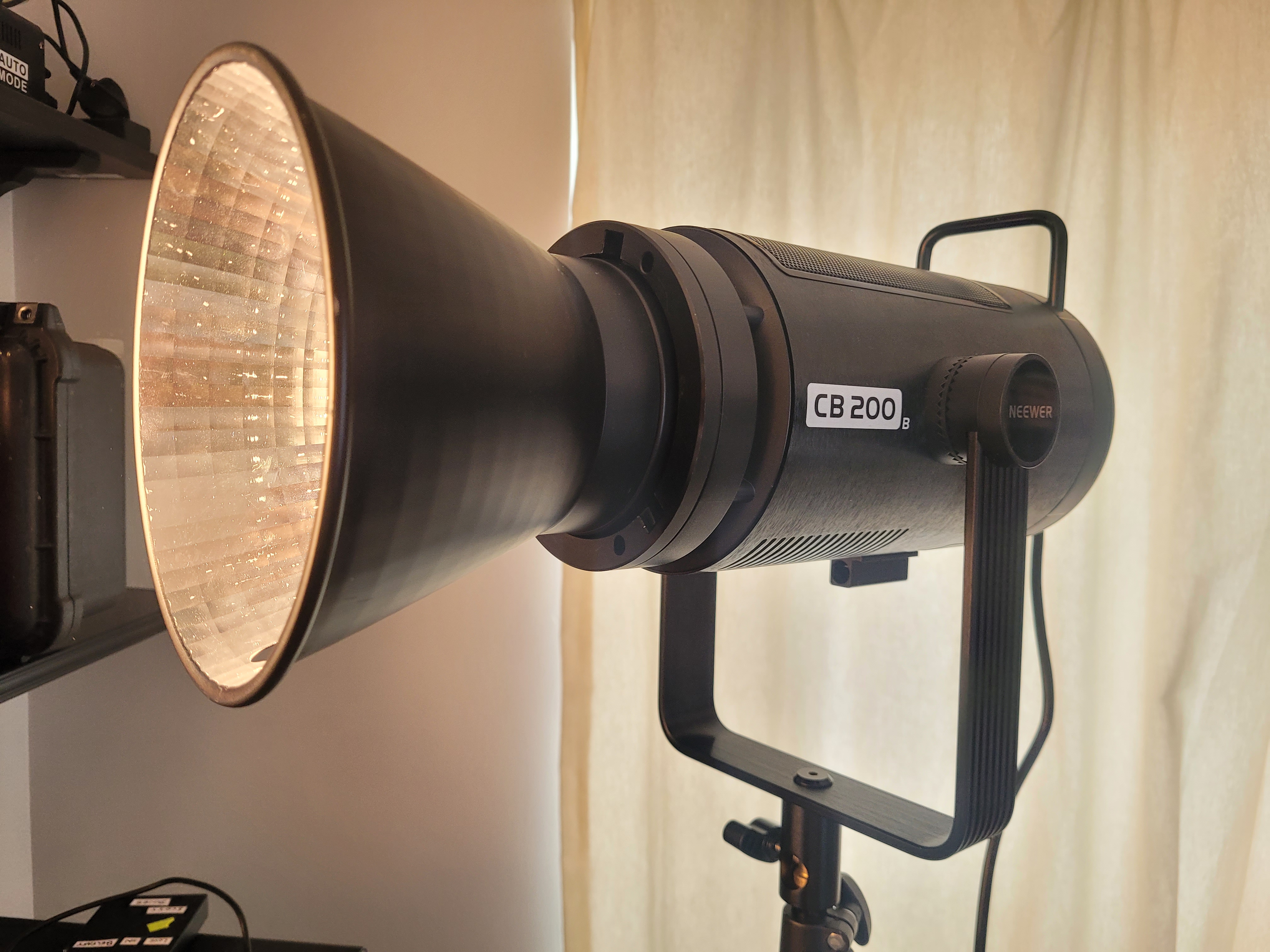 Lighting kit 2x bi colour neewer cb 200b with softbox's