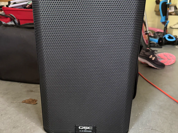 Qsc k10.2 powered speakers (2)