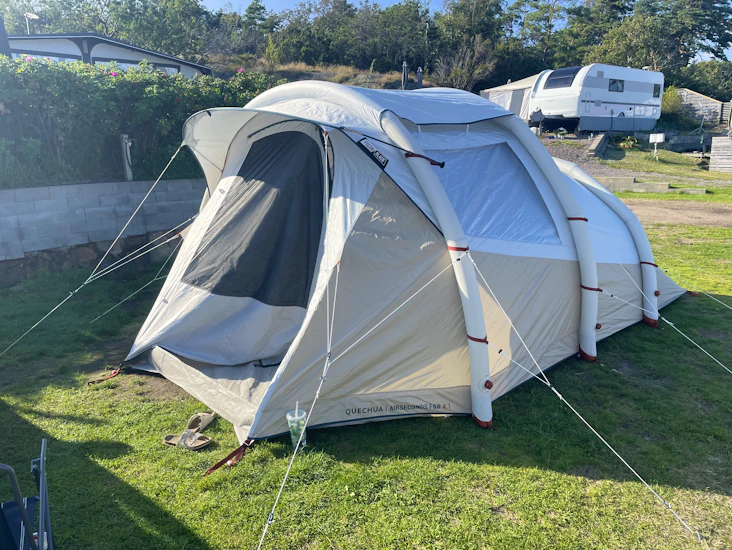 Uppblåsbart glampingtält