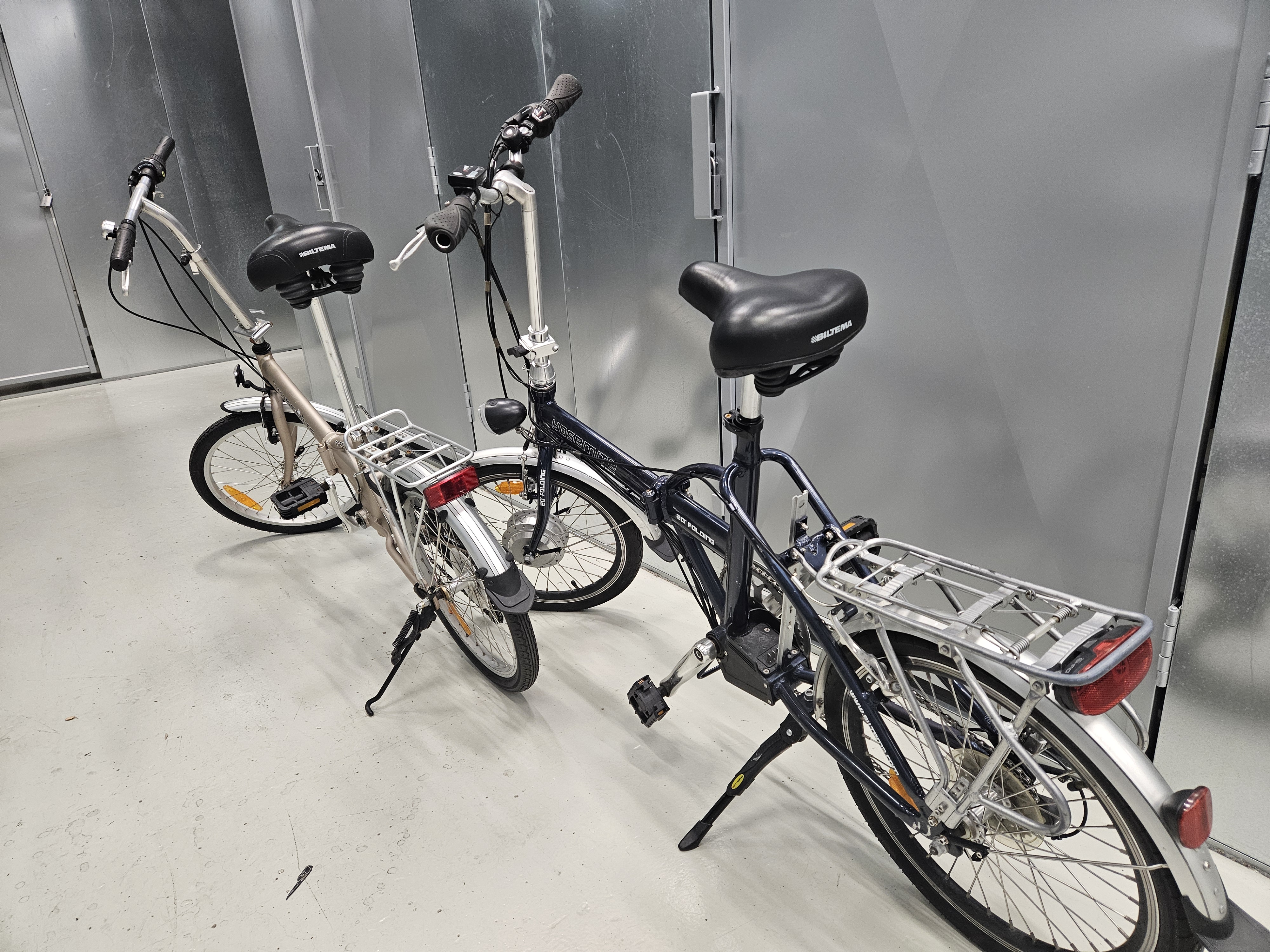 Lei to sammenleggbare sykler, ikke elektriske.