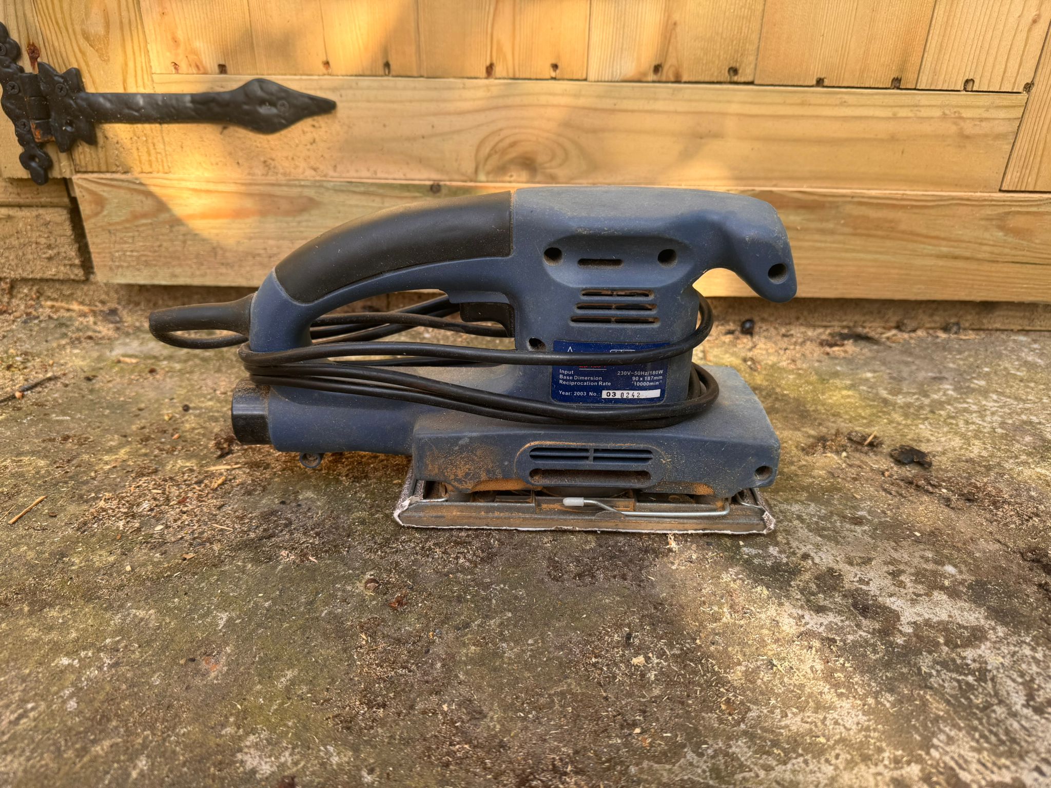 Corded sheet sander
