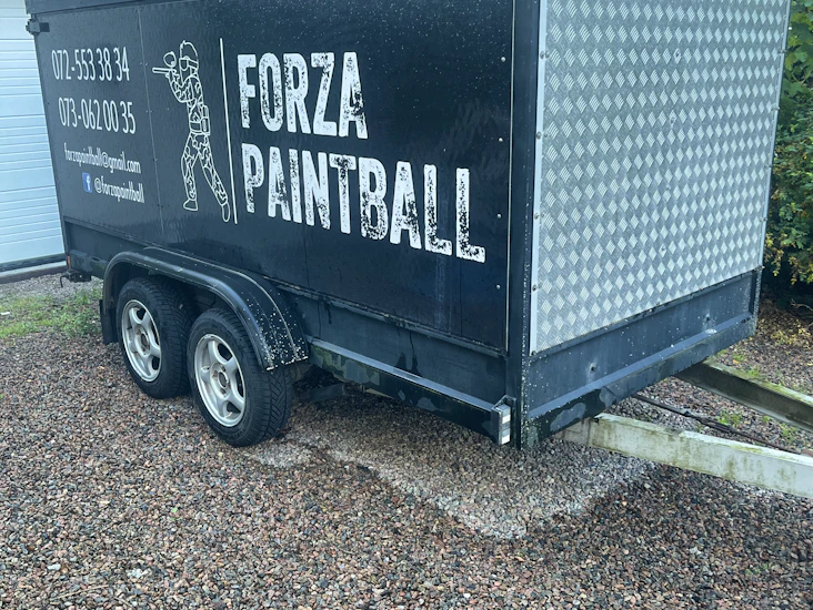 Skåpsläp 1300kg, lyftbart tak.