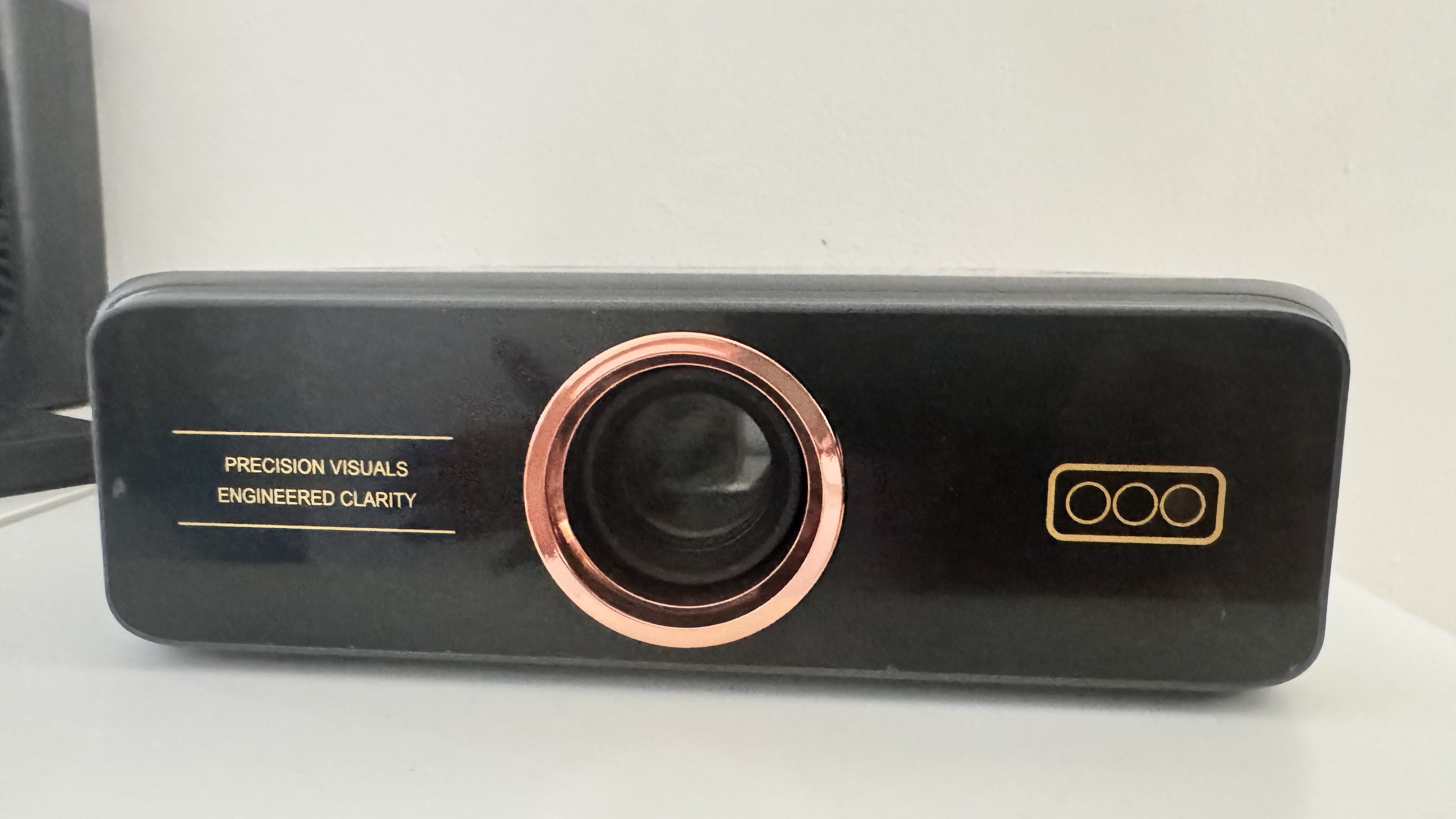 Touch-screen smart projector (android 12, dual screen) 