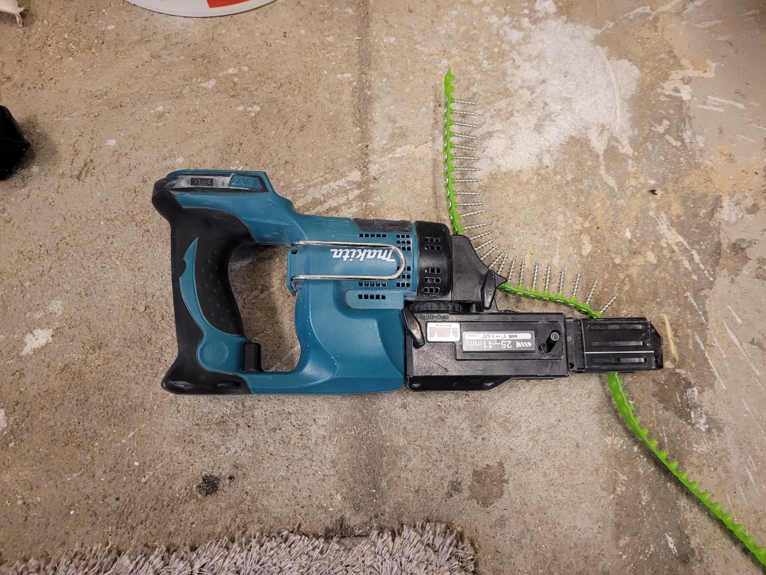 Makita skruautomat