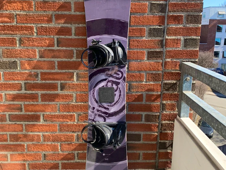 Utleie av snowboard 148cm og støvler