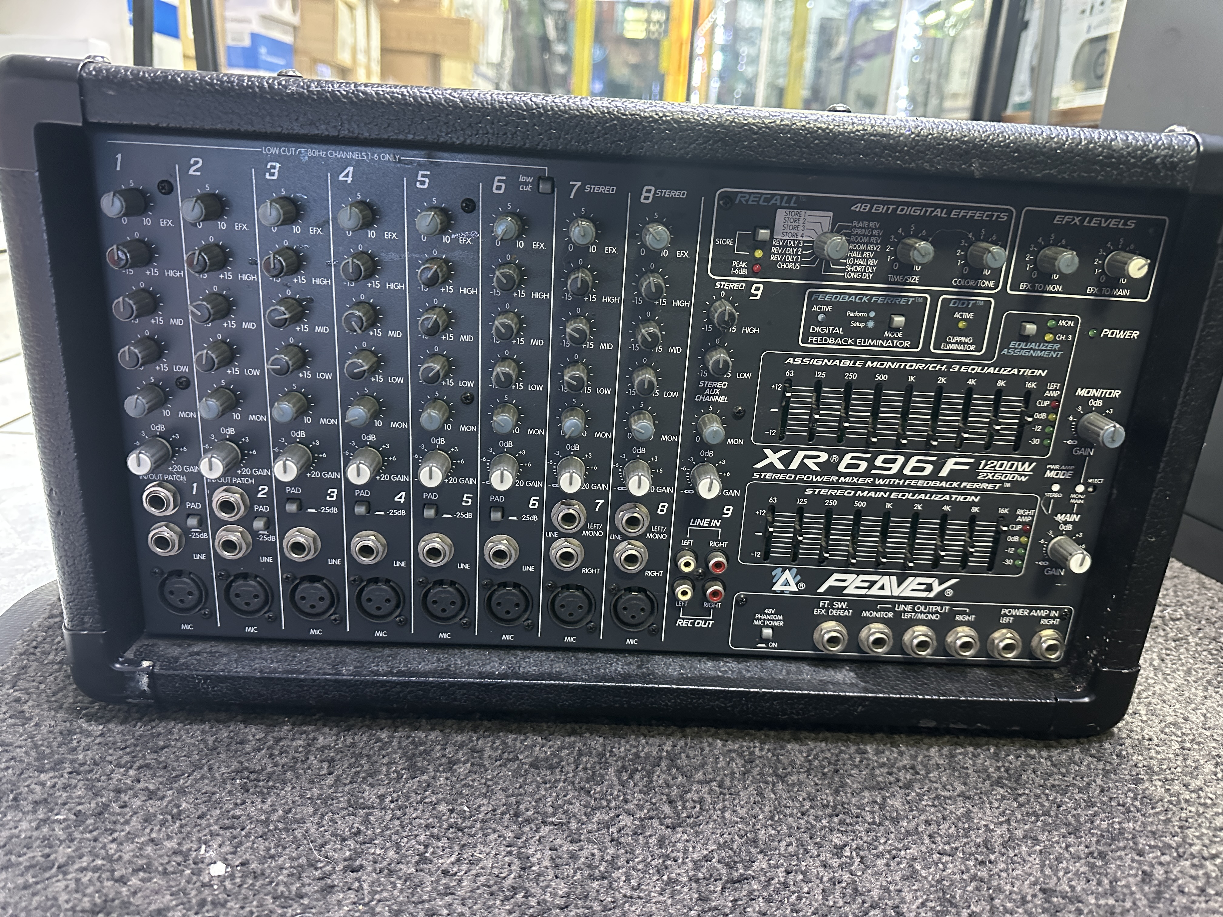 Dj party mixer peavey xr696f powered mixer with feedback ferret (1200 watts)