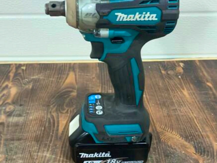 Iskevä mutterinväännin makita