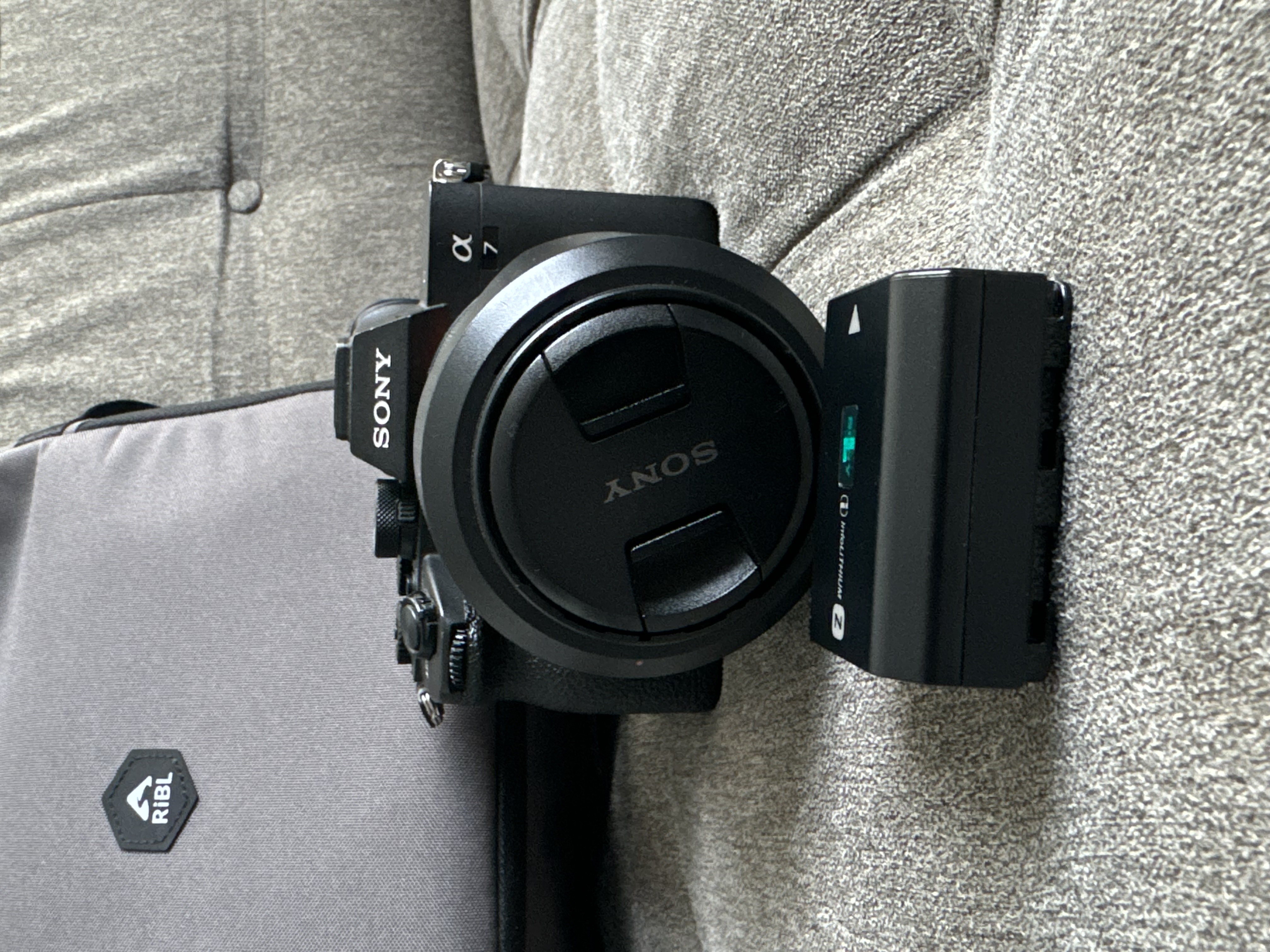 Sony a7 iv, fe 3.5-5.6/28-70 lense optical steady shot, camera bag