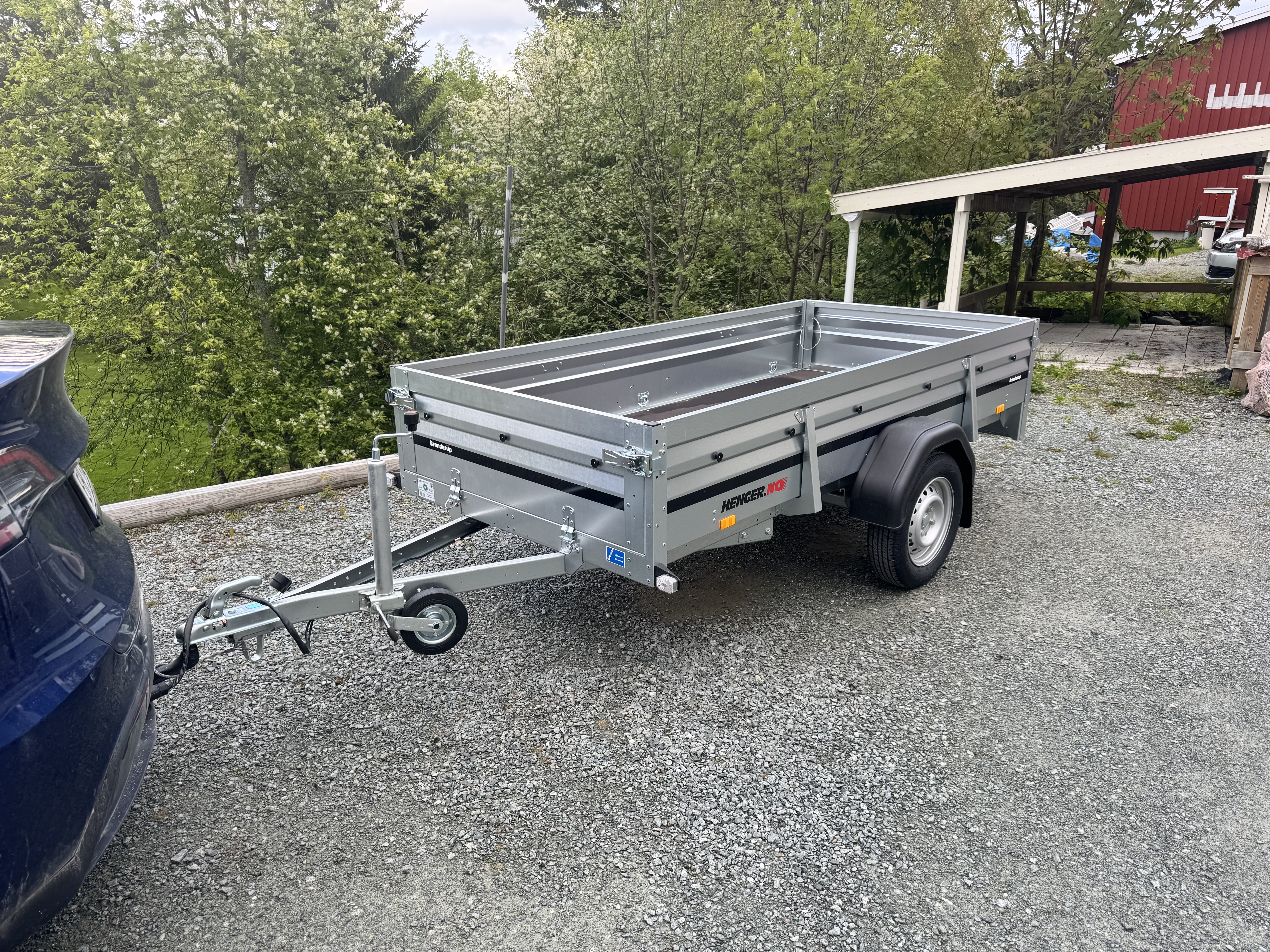 Stor 750kg branderup tilhenger leies ut - innemål 270 x 129 x 40 cm