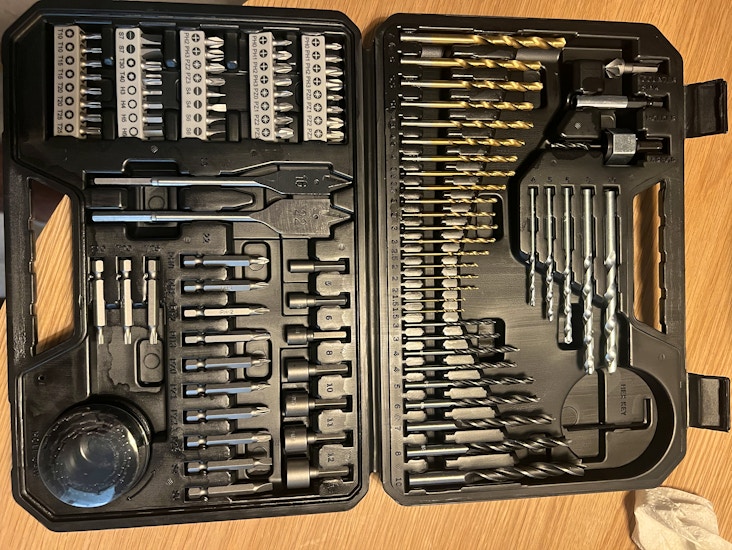 Teriä ja osia akkuporakoneeseen