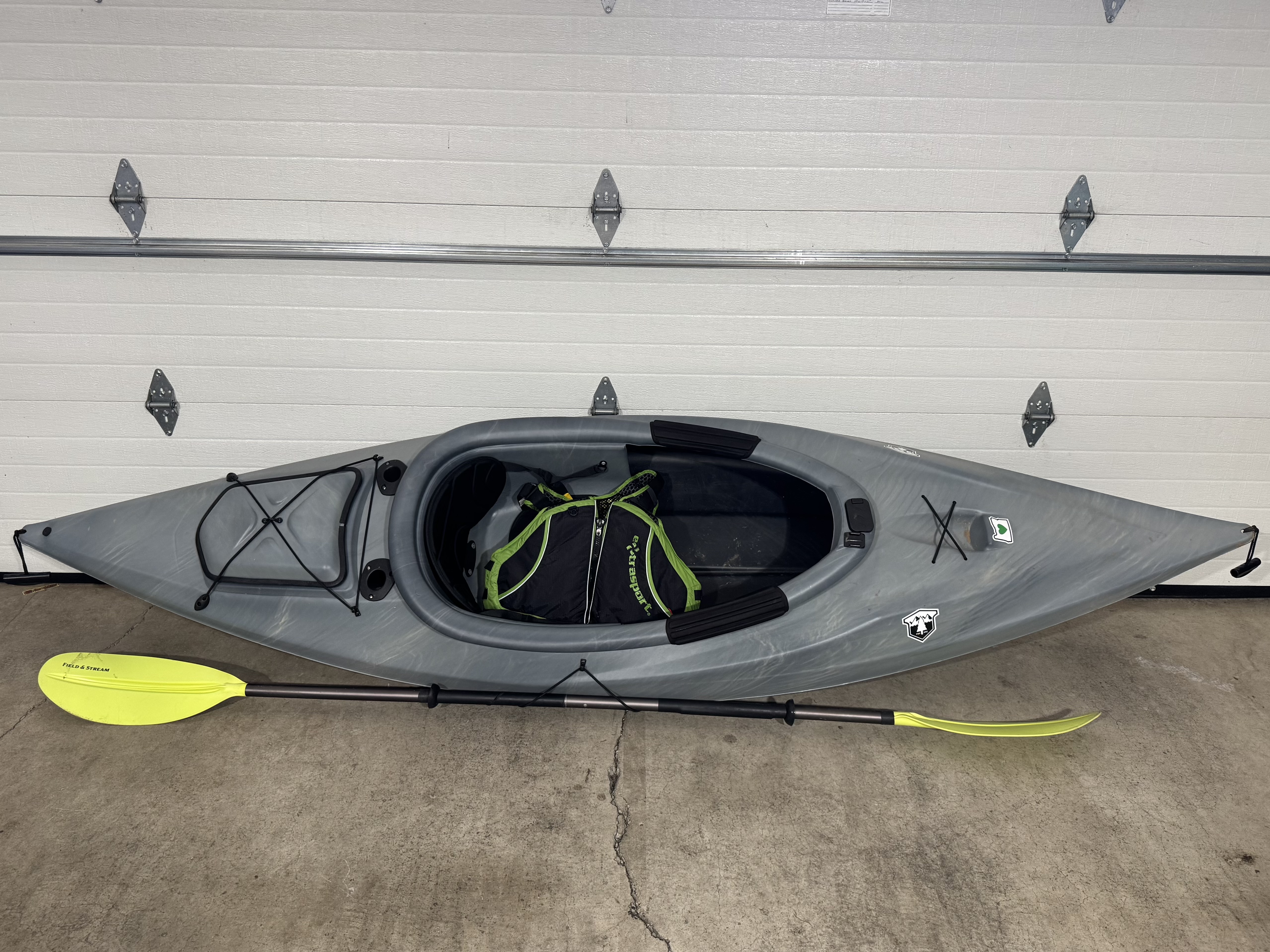 Family kayak rental bundle – 2 adult + 1 youth kayak (paddles included)