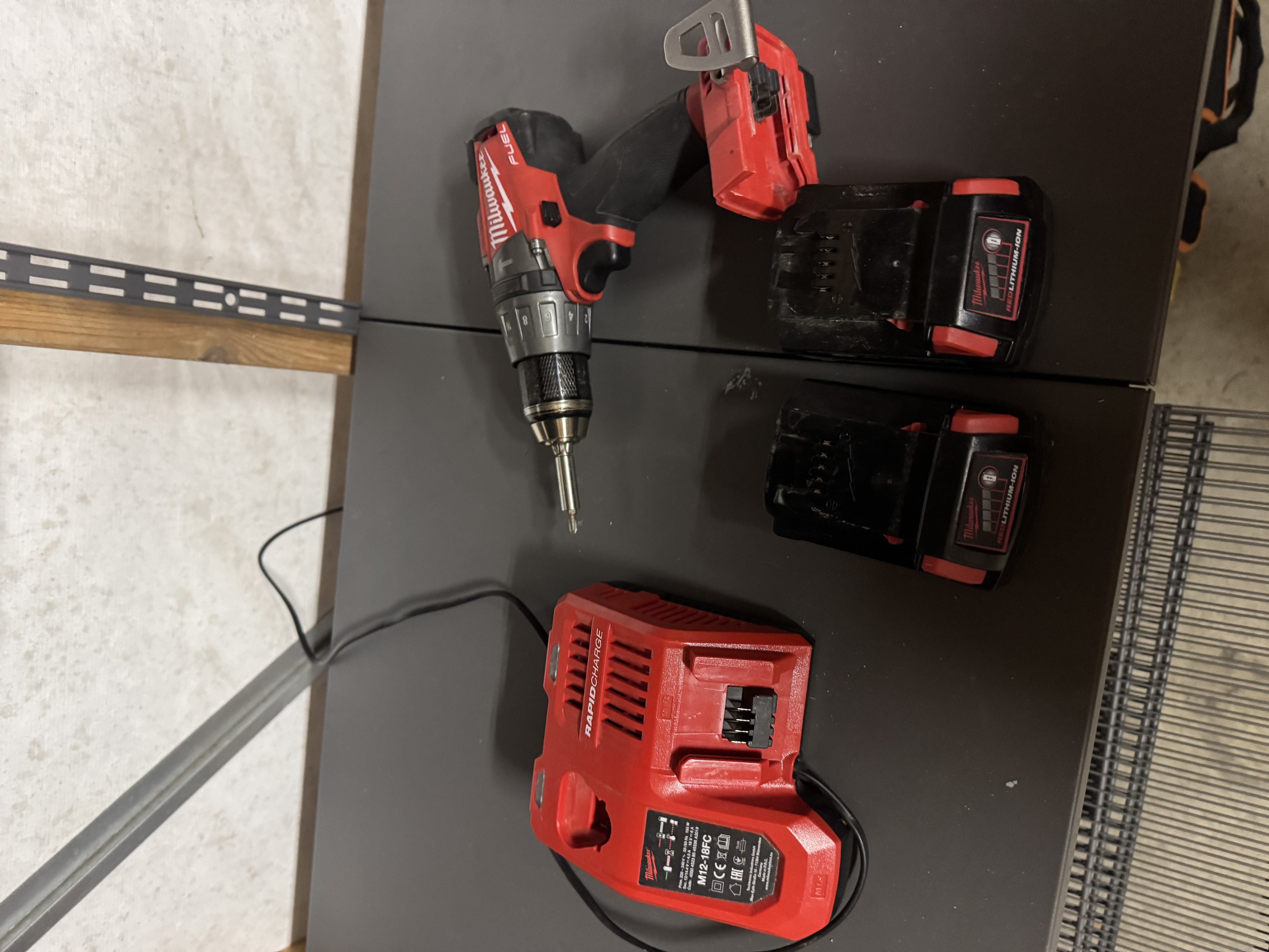 Milwakuee børsteløs batteridrill