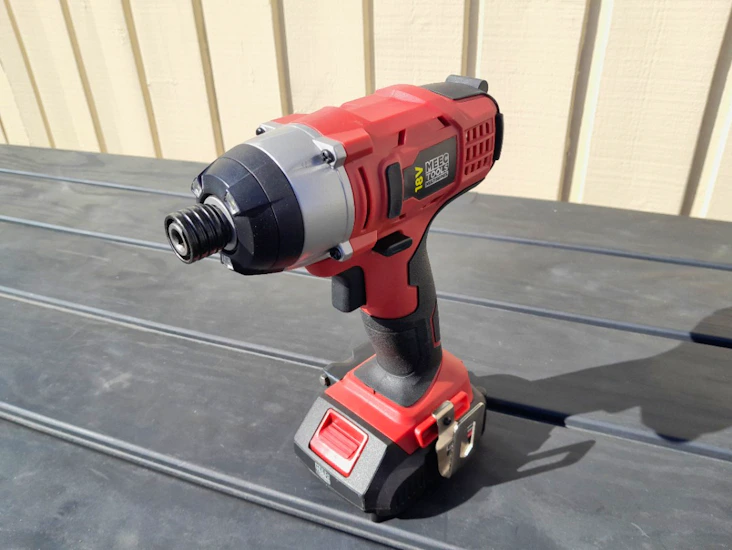 Batteridrevet slagskrutrekker