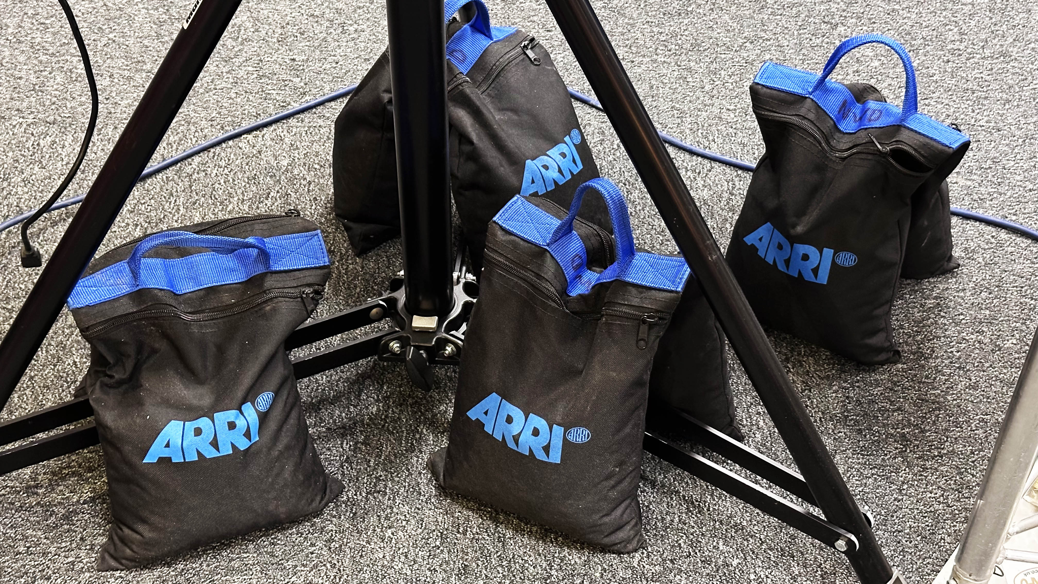 4 x 8-10kg arri sandbags