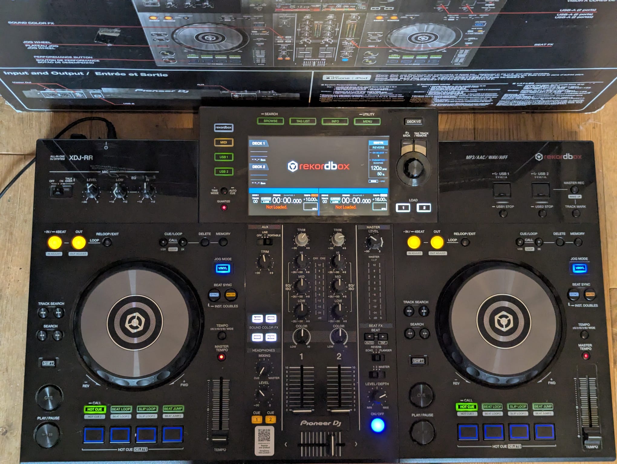 Pinoeer xdj-rr + stand, box and leads