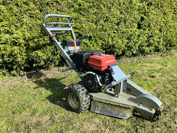 Stubbfräs med elstart, 15hk, arbetsbelysning, smidig och lättkörd