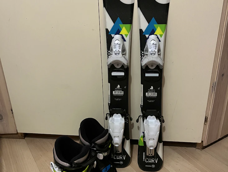 Skidpaket ca 2-5 år. 70 cm skidor