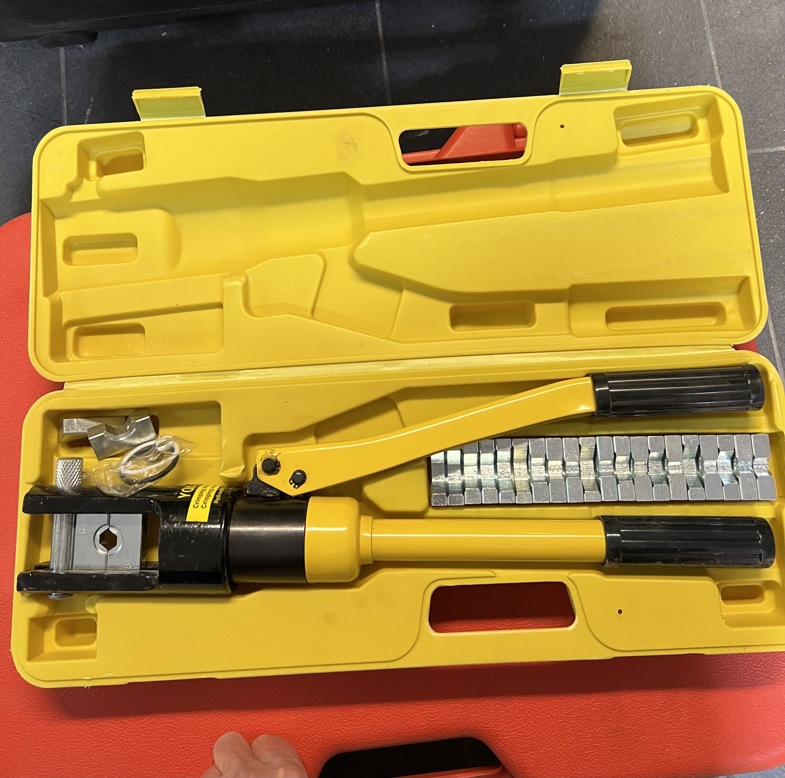 Terminalpresse for batterikabler uisolerte kabelsko