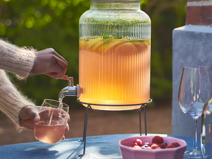 Behållare m tappkran