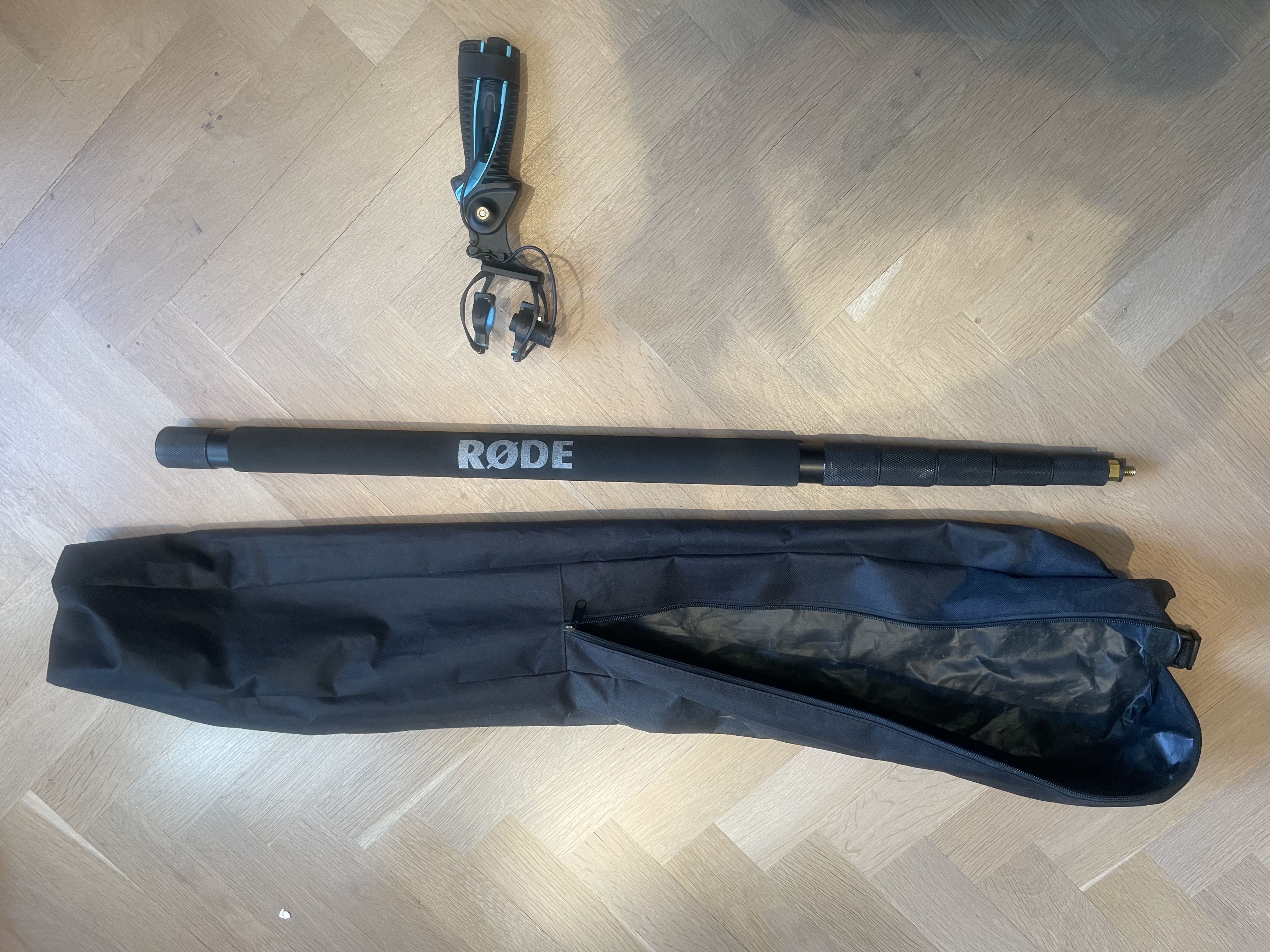 Boom pole, pistol grip and bag