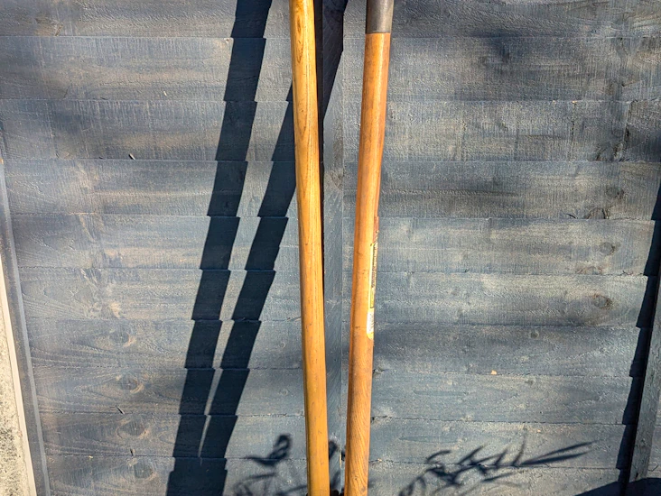 Manual post/plant hole digger