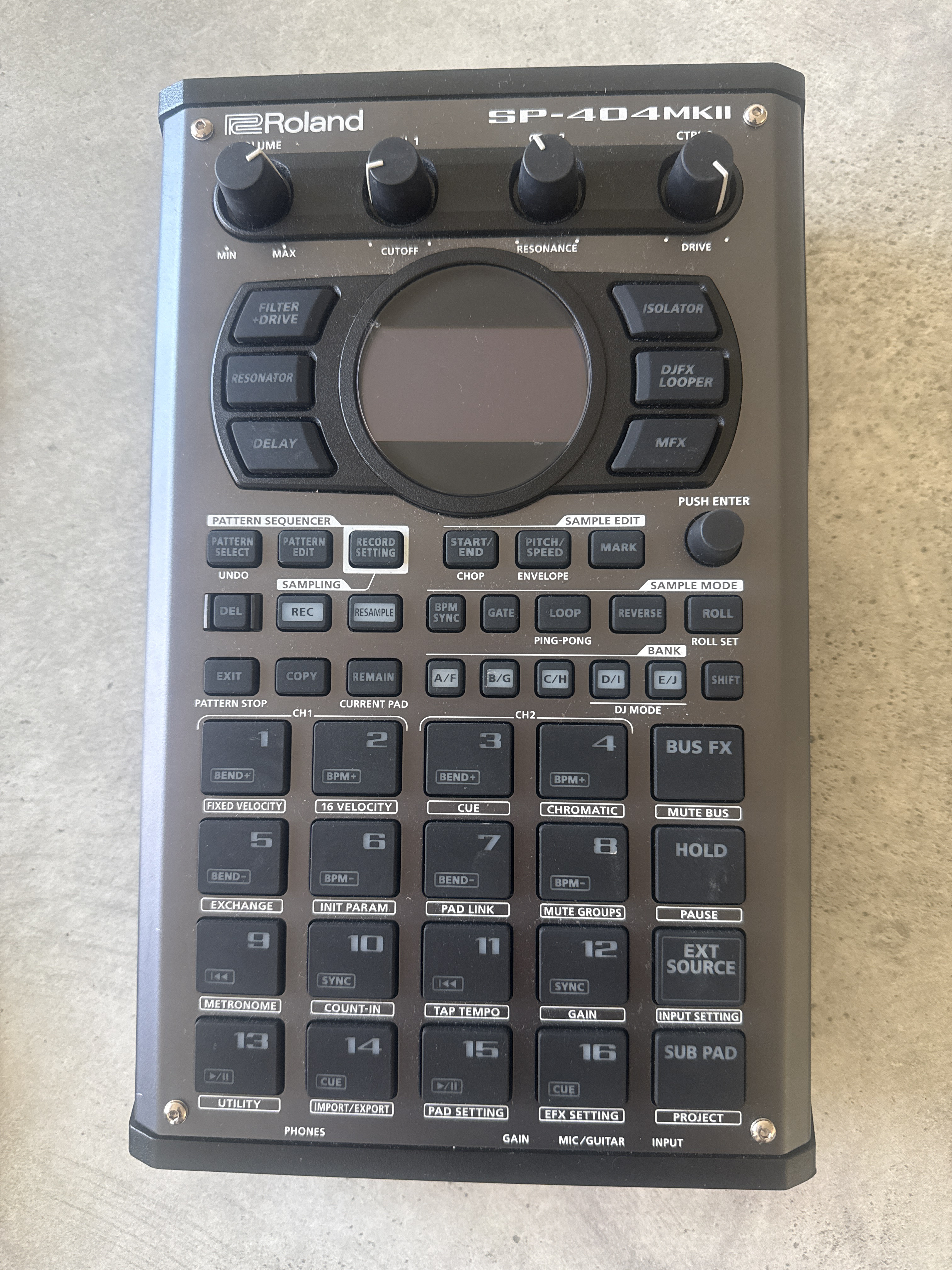 Roland sp-404-mkii 2 sampler 