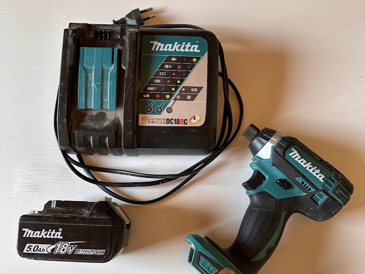 Ruuvinväännin porakone makita 18v