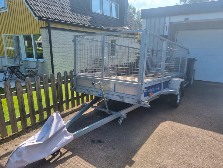 Stort gallersläp med tipp