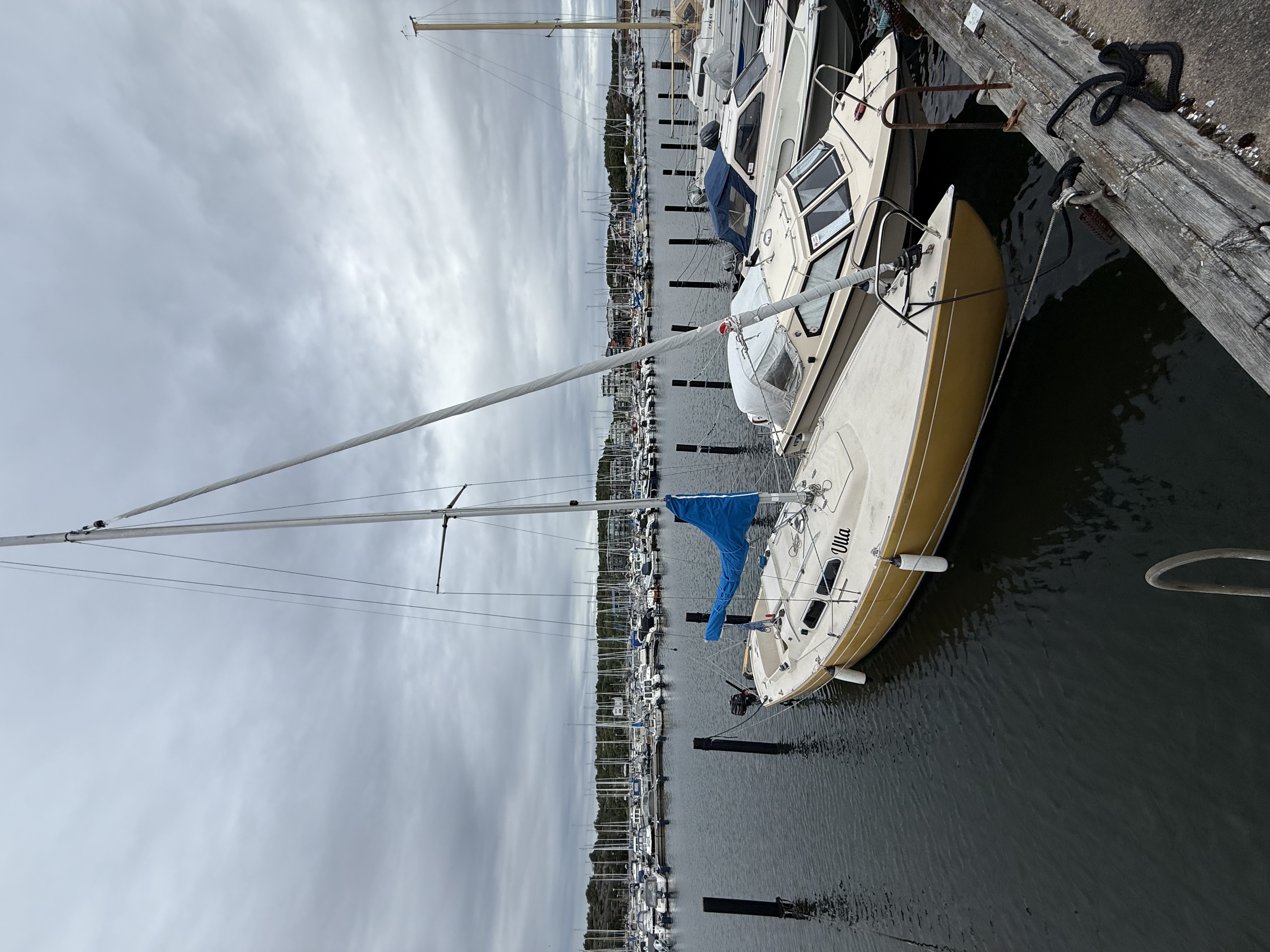If segelbåt i fiskebäck