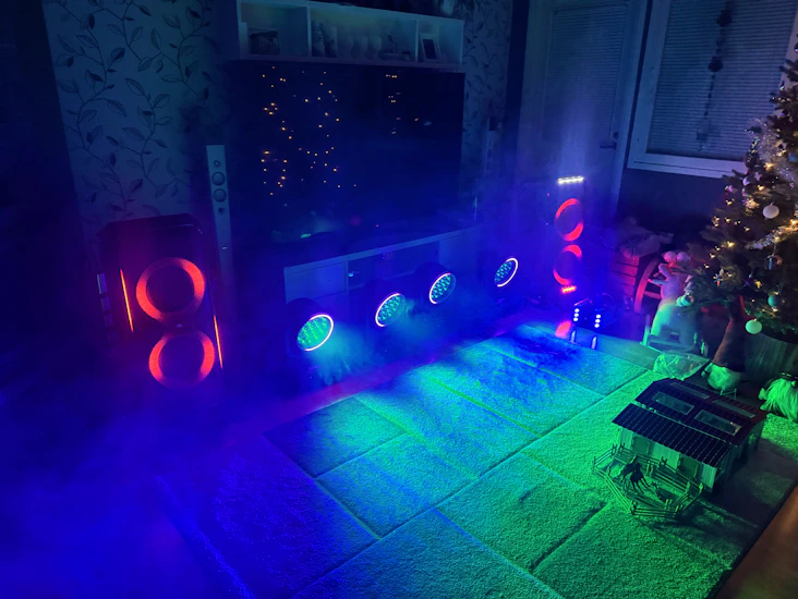 Täydellinen juhlapaketti - ääni, valot ja savu