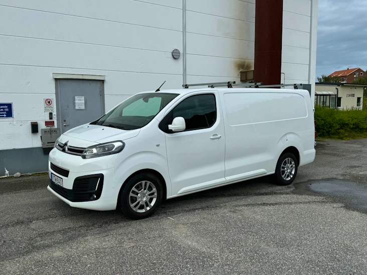 Skåpbil / flyttbil 3-sits / b-körkort