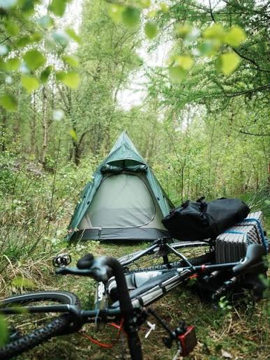 1-person summer bikepacking setup (tent + bags) – klart for nye eventyr 🚴