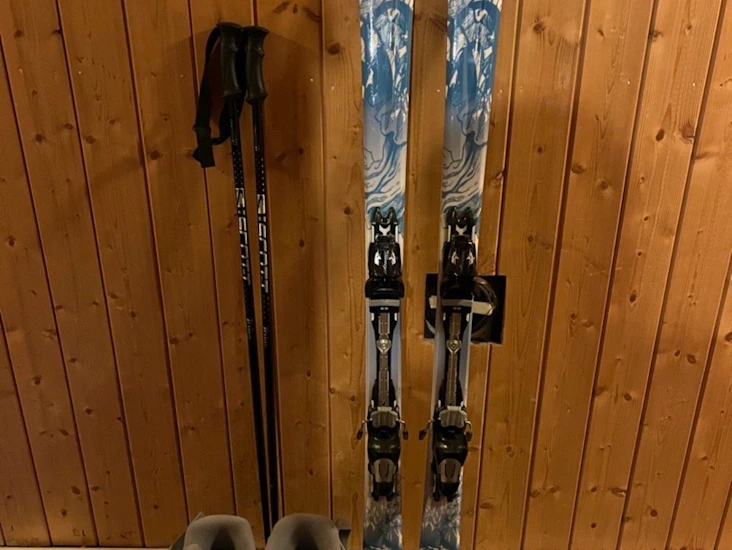 Carvingski inkludert sko og staver