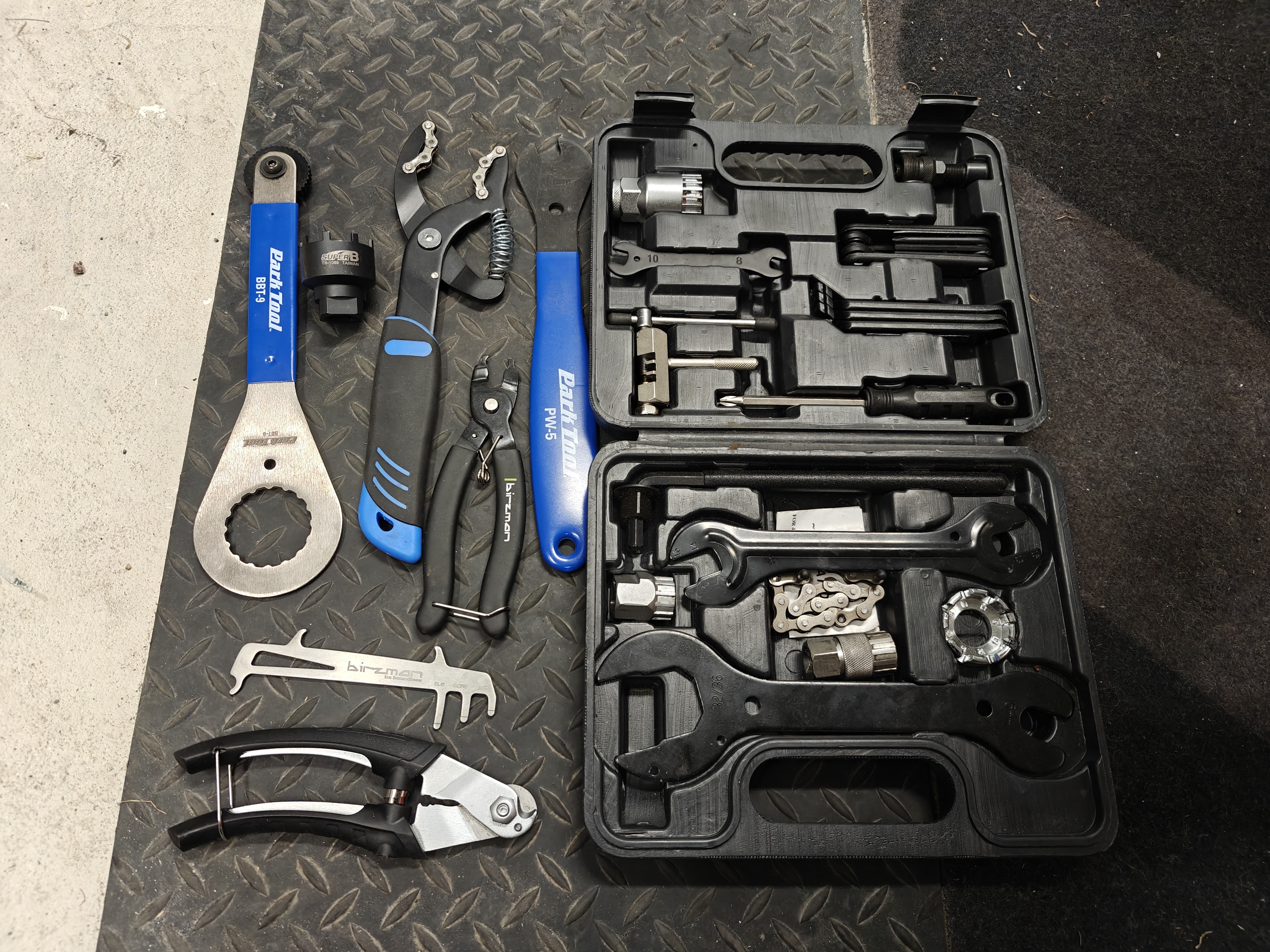 Pyörän huoltoon työkalut