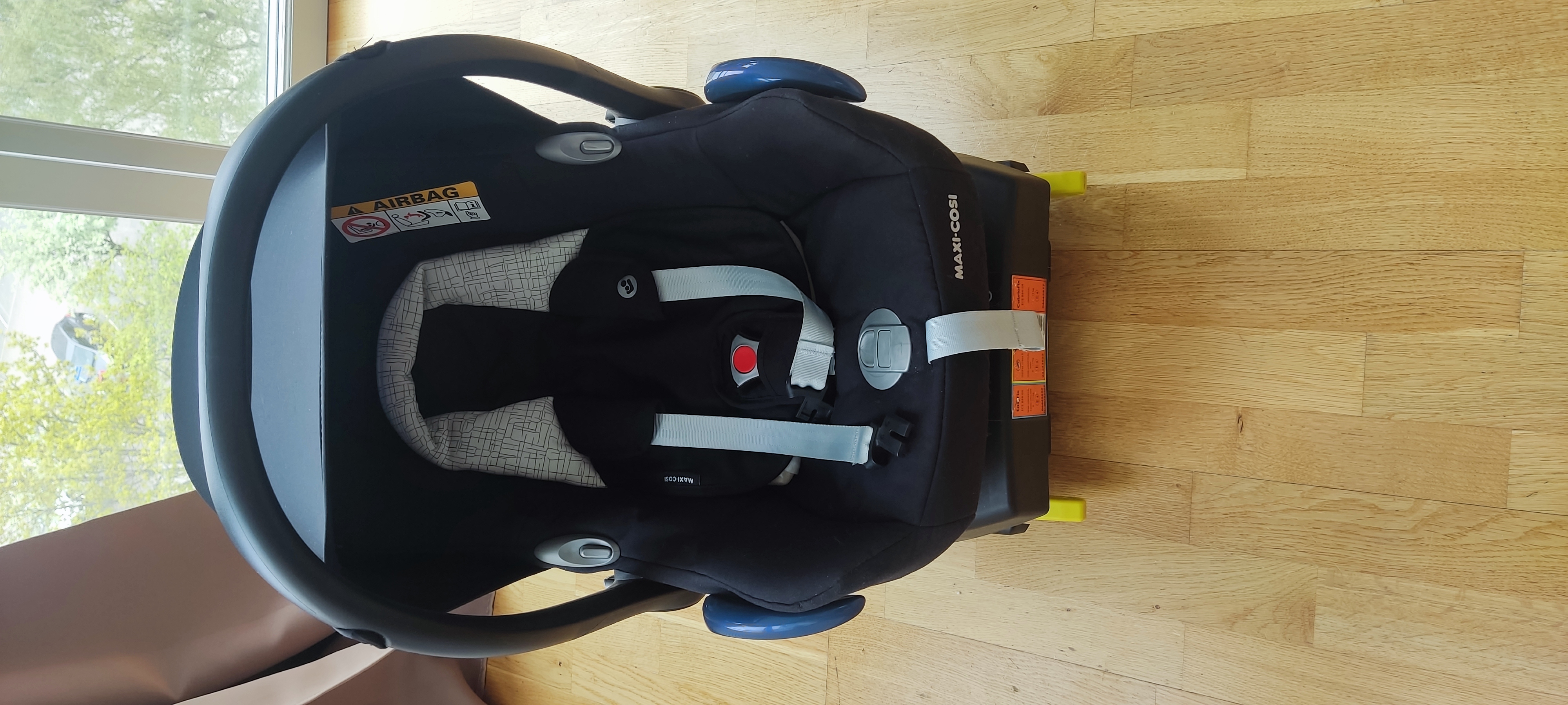 Maxi-cosi babyskydd + isofix-bas