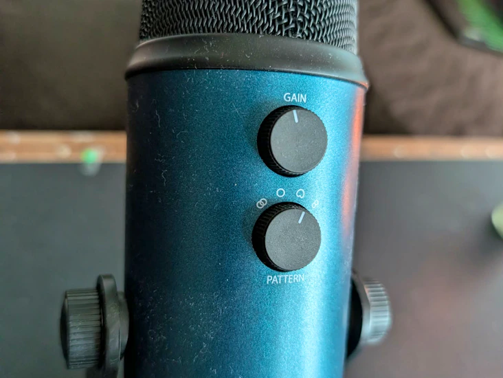 Blue yeti usb microphone (midnight blue) + pop filter | ready-to-record kit