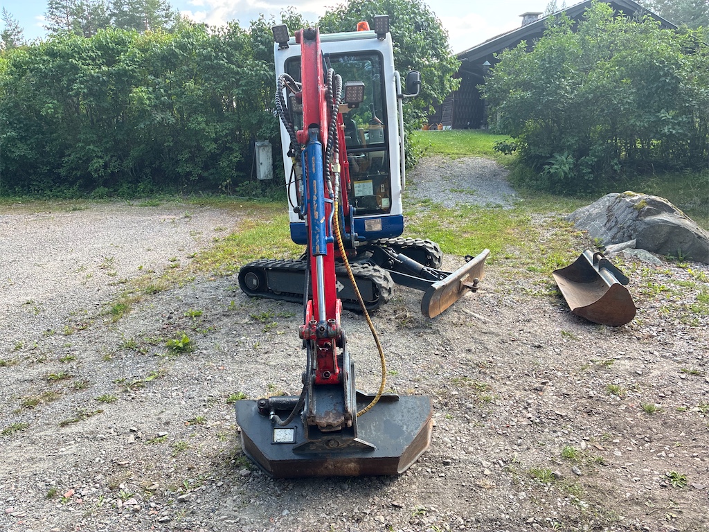 Minigrävare med förare uthyres