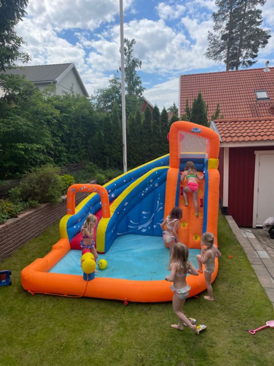 Vattenborg, hoppborg för barn