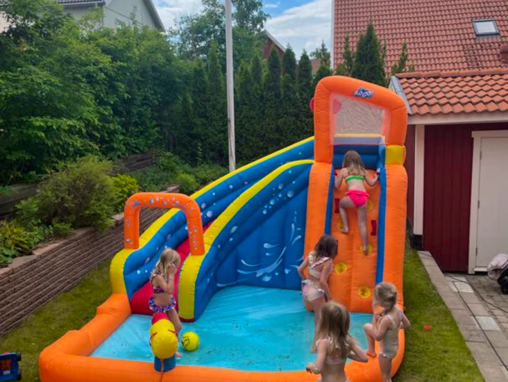 Vattenborg, hoppborg för barn