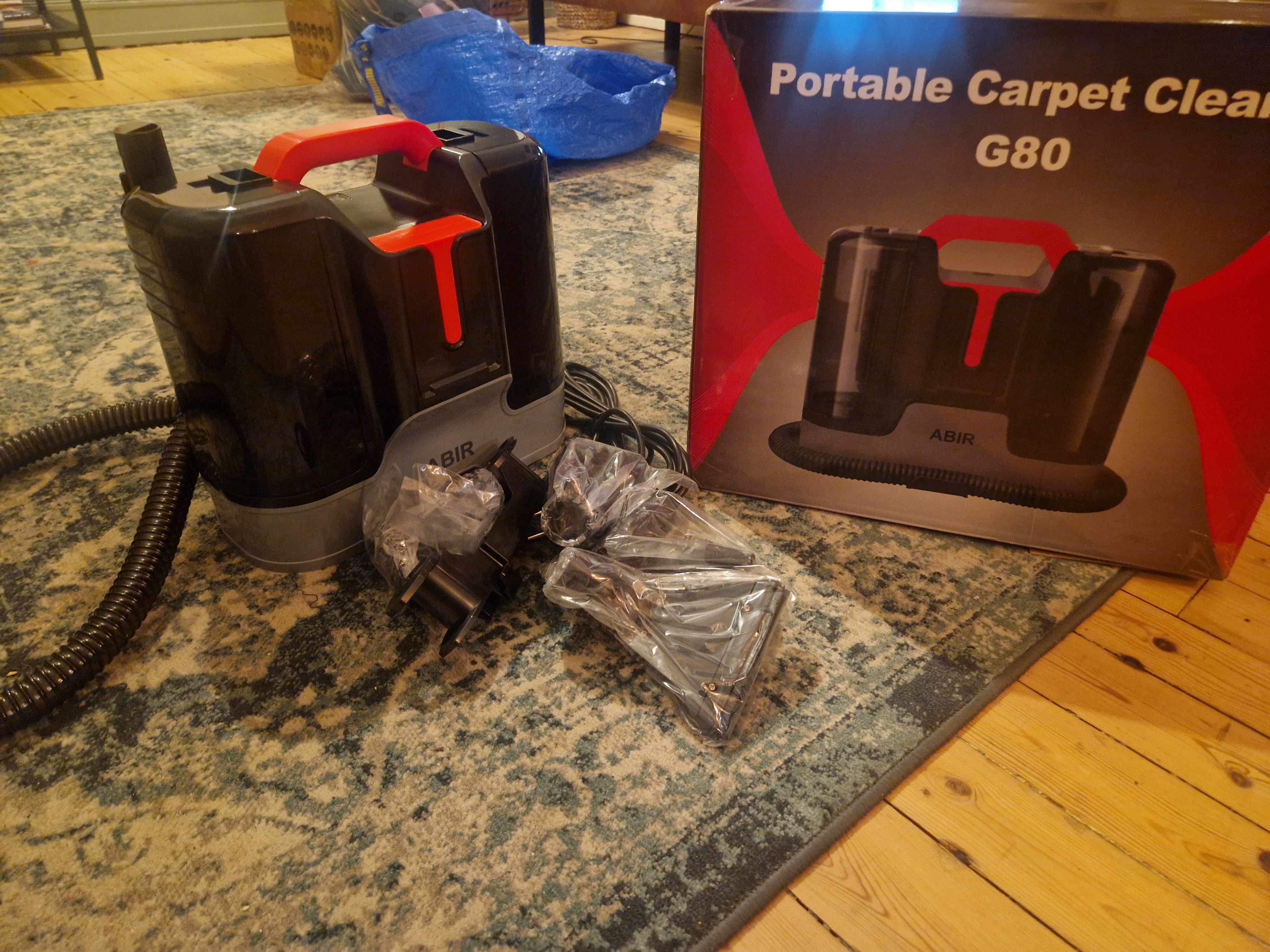 Kraftig håndholdt teppe- og møbelrenser – billig!!