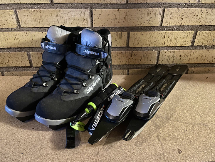 Långfärdsskridskor med pjäxor stl 43