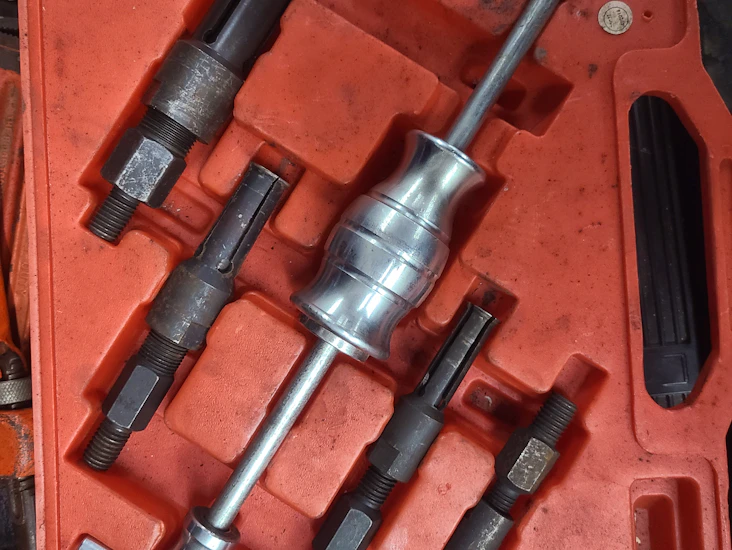 Blind bearing puller