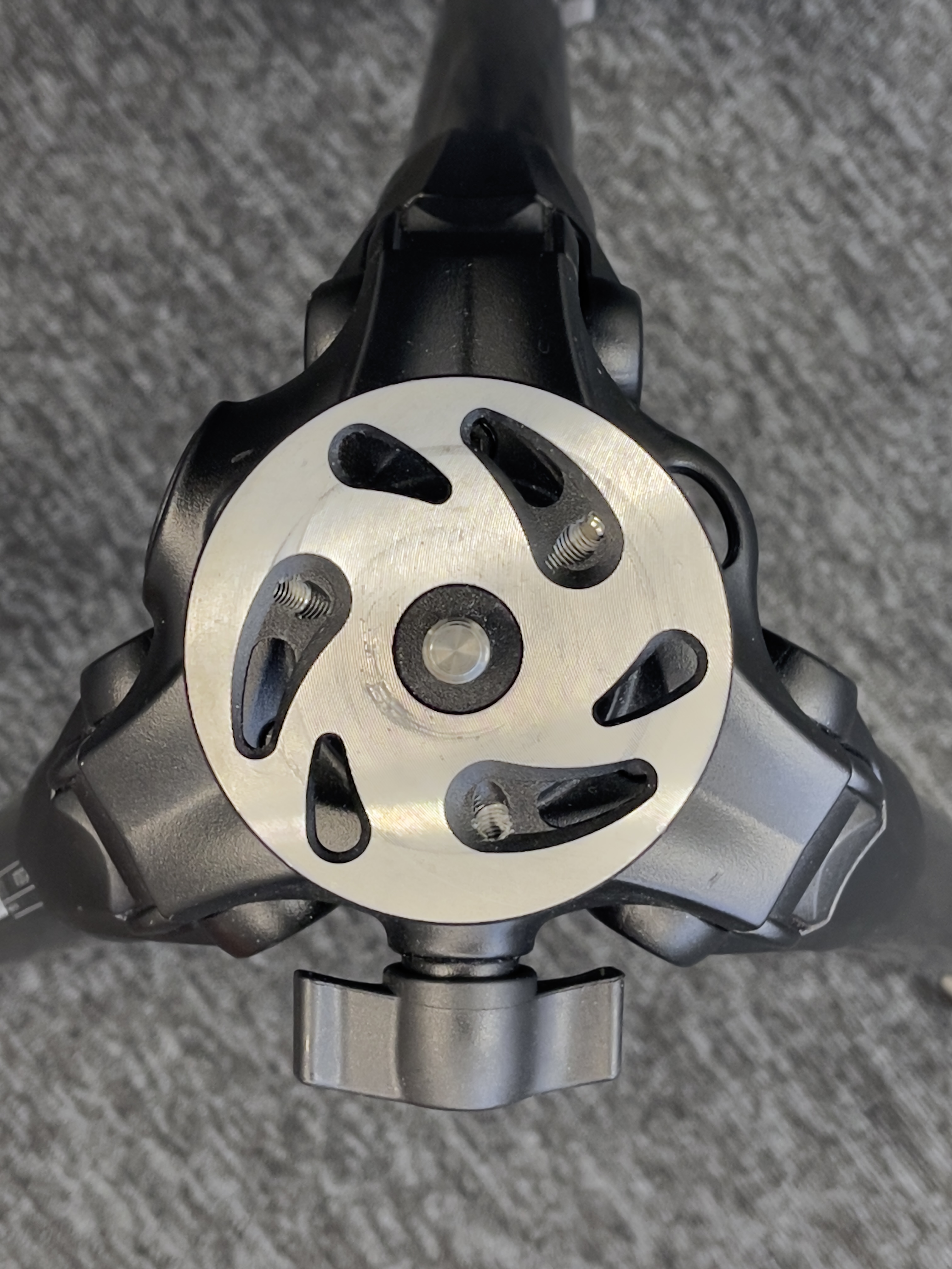 Manfrotto mt057c4 hiilikuitujalusta + pää