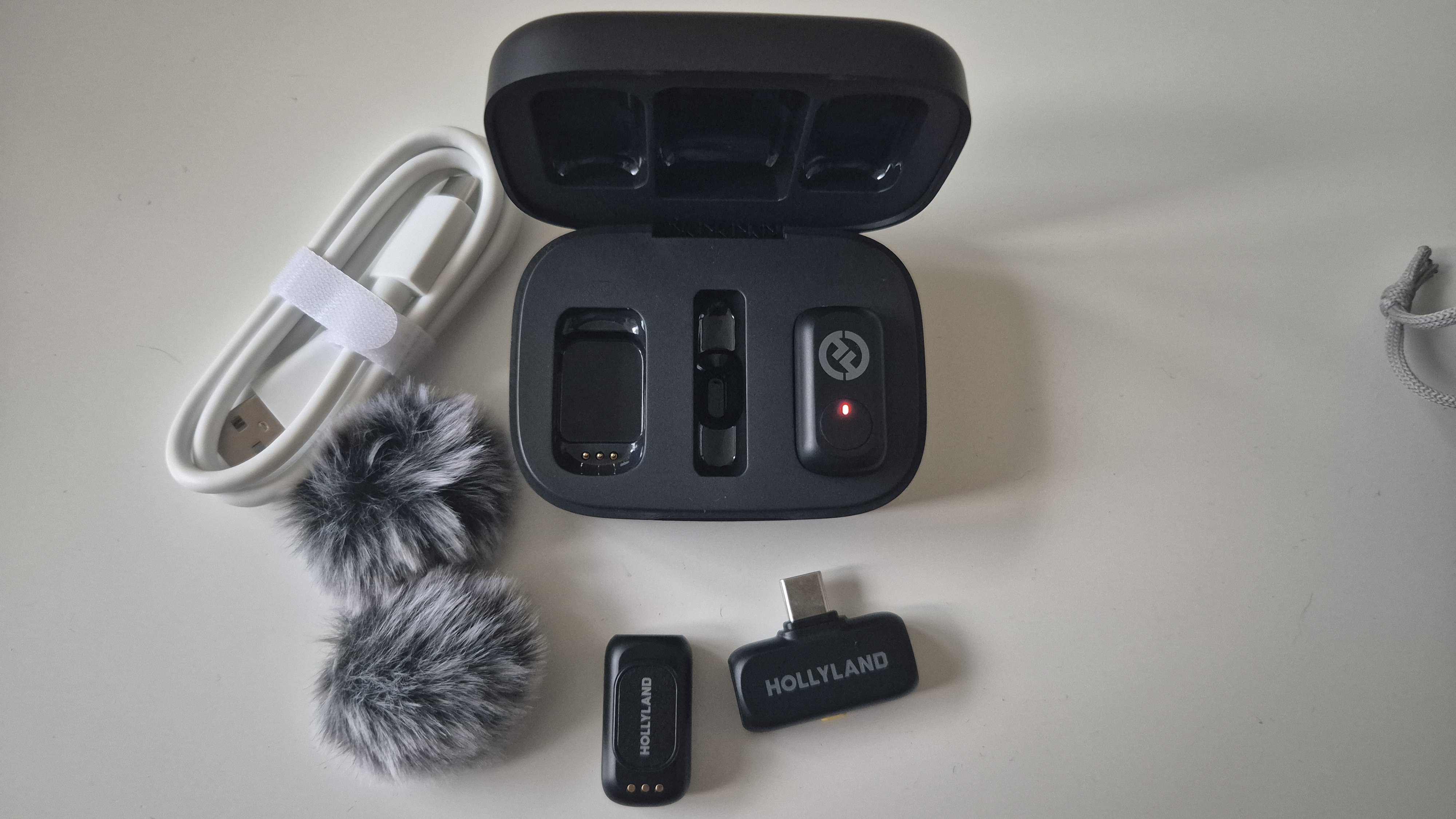 Hollyland lark m1 duo (usb-c) – wireless lavalier mic kit + charging case