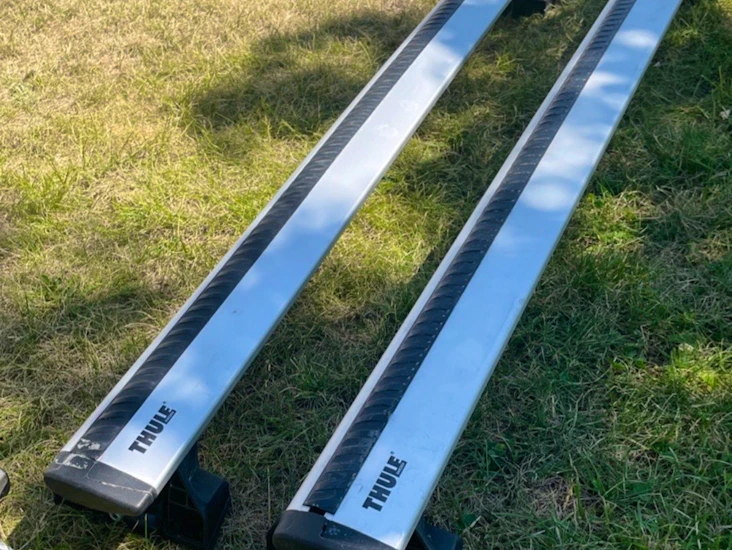Thule takräcke med två fästen: integrerade och traditionella (öppna)