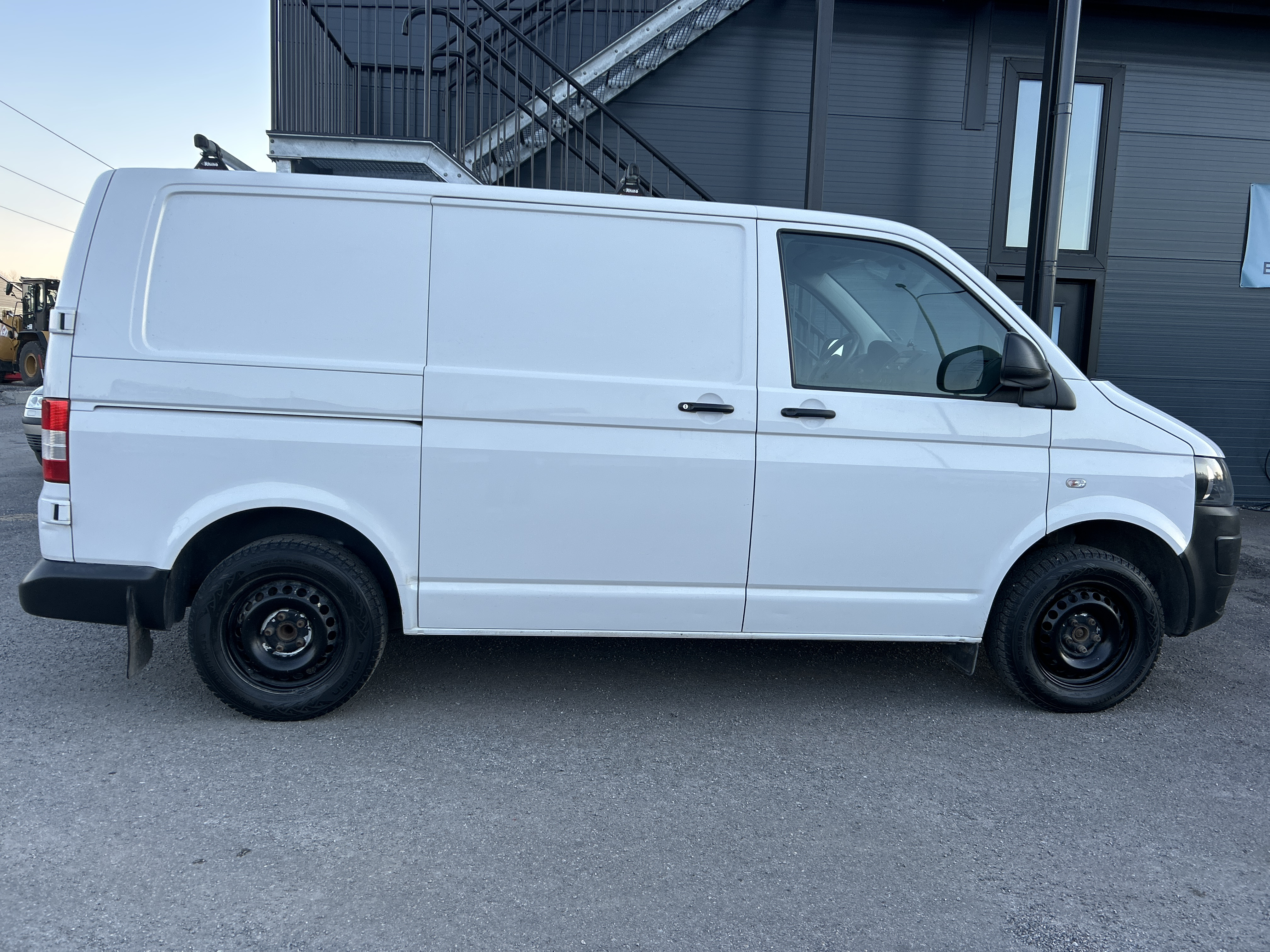 Vw transporter skåpbil flyttbil dragkrok farthållare ledramp